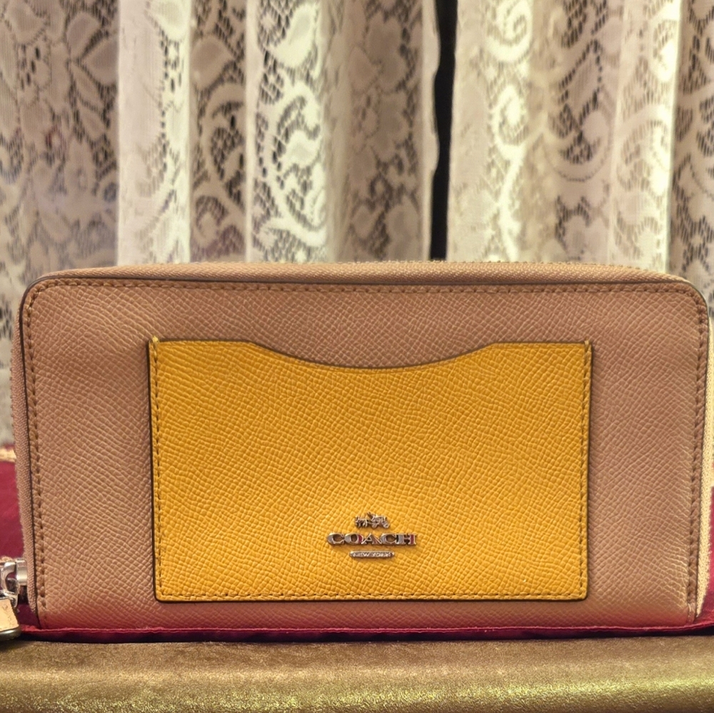 Coach Accordion Style Wallet, Colorblock , Crossgrain Leather - Picture 2 of 8